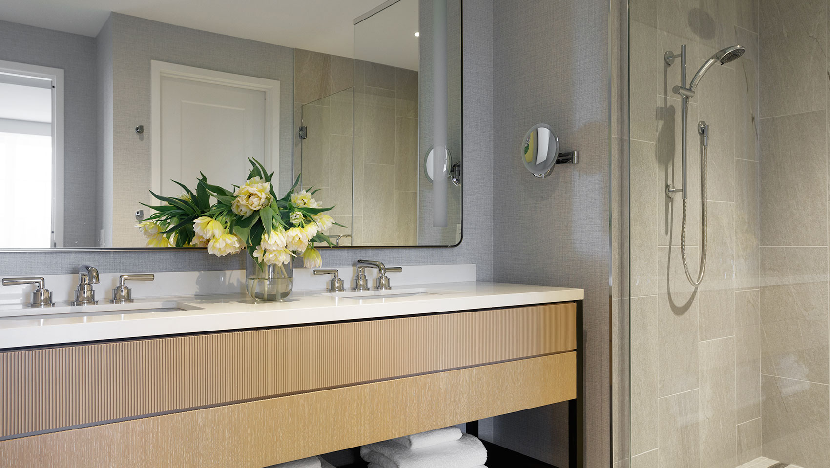 Suite Bathroom